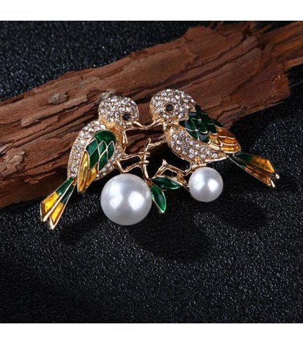 XSB167 - Golden Bird Saree Brooch